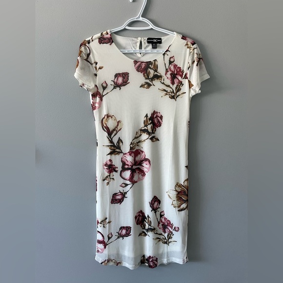 Tight fitting dress - Picture 1 of 3